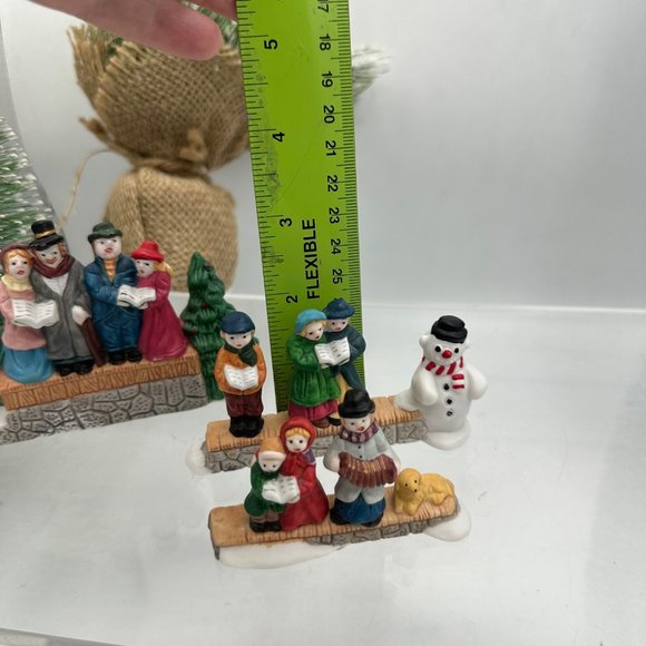 Dickens Collectibles Christmas Carolers Holiday Figurine Village People Decor - Picture 14 of 16